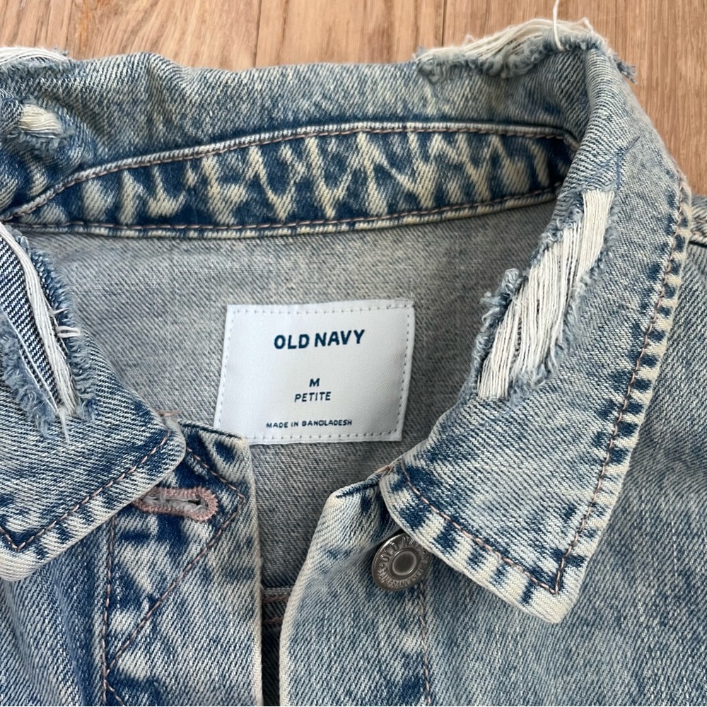 Old Navy Women’s Light Wash Distressed Jean Jacket- M Petite - Picture 5 of 5